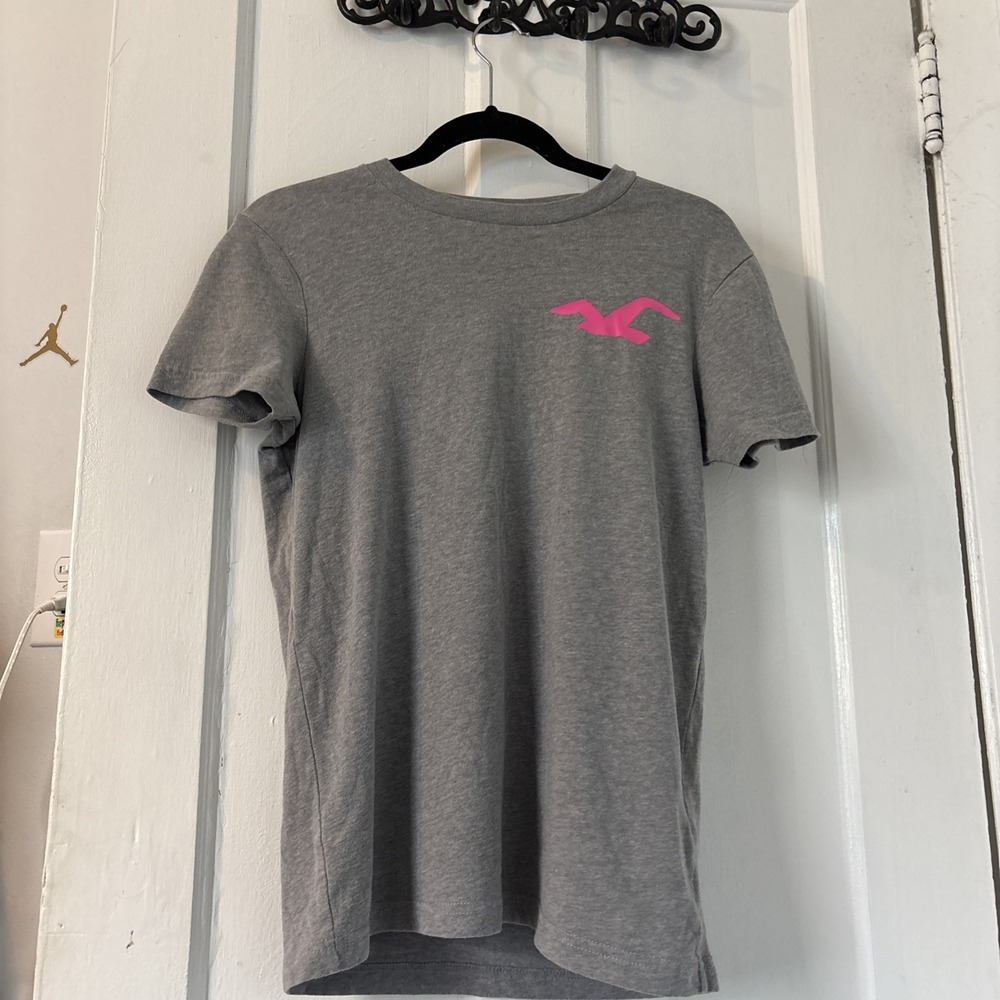 Hollister  Women's Grey T-Shirt, Y2K Style Size Small With Holster Symbol.‎ - Picture 2 of 5
